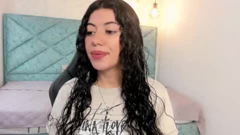 Snapshot of lucy_greys_ chatting on March 21, 12:43 pm Lucy Greys online show from March 21, 12:43 pm