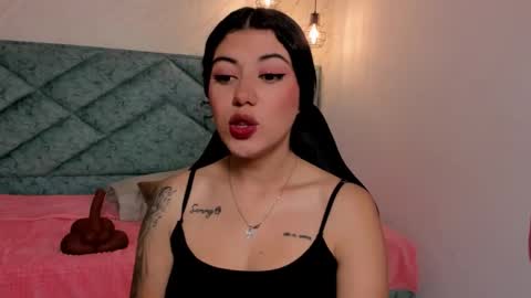 Snapshot of lucy_greys_ chatting on March 27, 10:26 am Lucy Greys online show from March 27, 10:26 am