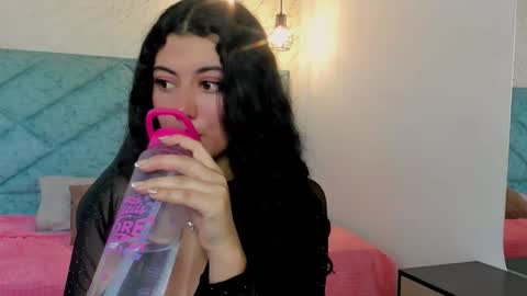 Snapshot of lucy_greys_ chatting on March 30, 11:44 am Lucy Greys online show from March 30, 11:44 am