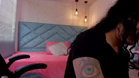 Snapshot of lucy_greys_ chatting on April 11, 2:43 pm Lucy Greys online show from April 11, 2:43 pm