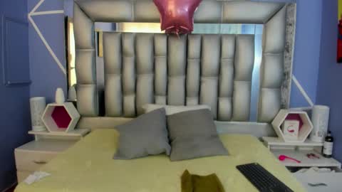  SleepyAbuela online show from November 12, 2:17 pm