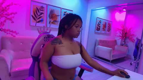 Snapshot of lucy_saki chatting on November 17, 11:16 am Lucy online show from November 17, 11:16 am