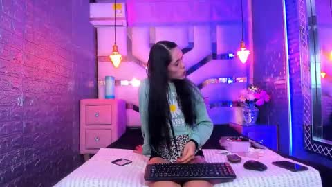 Snapshot of lucy_unlimited chatting on April 25, 1:41 am Lucy unlimit come back here online show from April 25, 1:41 am