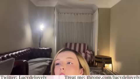 Snapshot of lucydelovely chatting on October 16, 7:59 pm Lucy online show from October 16, 7:59 pm