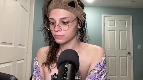 Lucy online show from May 24, 4:39 am