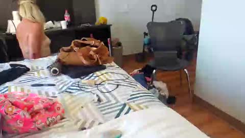 Lucy Loves Lookers online show from September 17, 4:30 pm