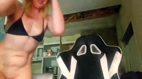 Snapshot of lucyloveslookers78240 chatting on May 4, 9:05 am Lucy Loves Lookers online show from May 4, 9:05 am