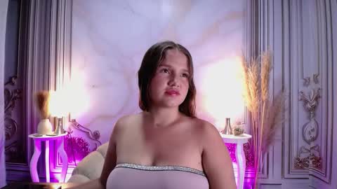 Snapshot of lucymilky chatting on September 9, 2:22 am Lucy online show from September 9, 2:22 am