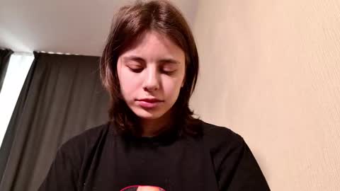 Snapshot of lucyrait chatting on February 26, 9:10 am Lucy online show from February 26, 9:10 am