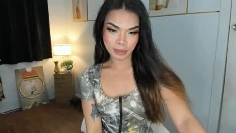 lucyvane online show from July 2, 4:57 pm
