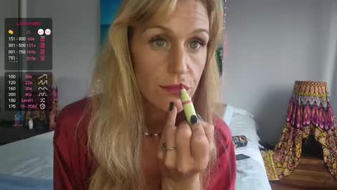 Lucy Vybes and Go-Gert online show from December 19, 7:10 pm