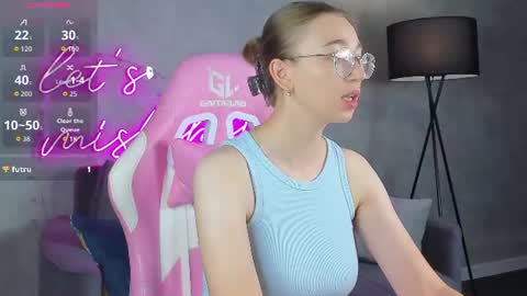 Snapshot of lucyy_green chatting on July 5, 12:39 am Lucy online show from July 5, 12:39 am