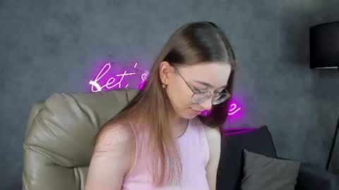 Snapshot of lucyy_green chatting on August 2, 12:53 am Lucy online show from August 2, 12:53 am