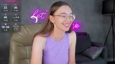 Snapshot of lucyy_green chatting on August 4, 12:58 am Lucy online show from August 4, 12:58 am