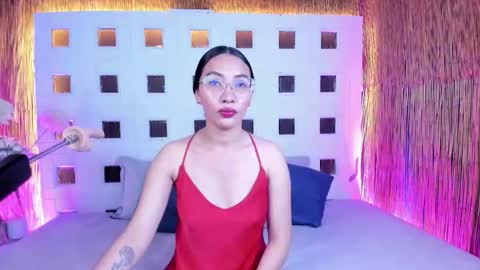 Lucy Liiu online show from February 26, 7:35 pm