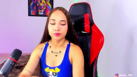 Snapshot of lucyy_rose chatting on February 6, 12:48 am o online show from February 6, 12:48 am