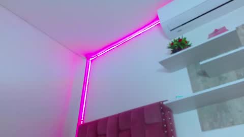 Snapshot of lucyy_start chatting on February 9, 6:05 pm LUCY online show from February 9, 6:05 pm