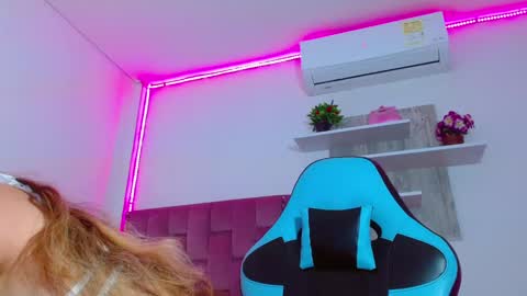 Snapshot of lucyy_start chatting on February 27, 7:26 pm LUCY online show from February 27, 7:26 pm