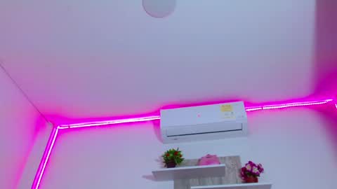 Snapshot of lucyy_start chatting on February 28, 1:37 am LUCY online show from February 28, 1:37 am