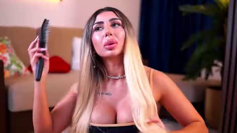 LucyRose online show from July 31, 8:36 am