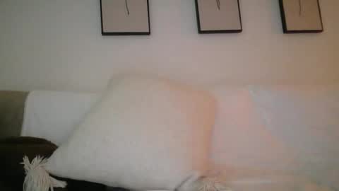 Snapshot of luh698171 chatting on August 3, 7:17 pm Luxious online show from August 3, 7:17 pm