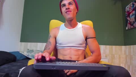 Snapshot of luis_as chatting on February 6, 1:27 am Luis AS online show from February 6, 1:27 am