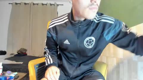 Snapshot of luis_as chatting on February 26, 10:15 am Luis AS online show from February 26, 10:15 am