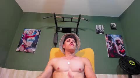 Snapshot of luis_as chatting on March 9, 2:10 pm Luis AS online show from March 9, 2:10 pm