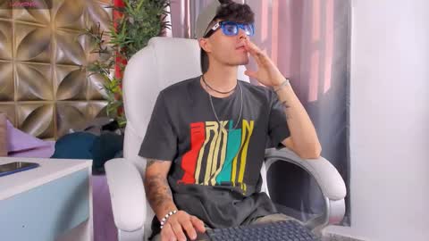 Snapshot of luis_as chatting on October 21, 1:23 pm Luis AS online show from October 21, 1:23 pm