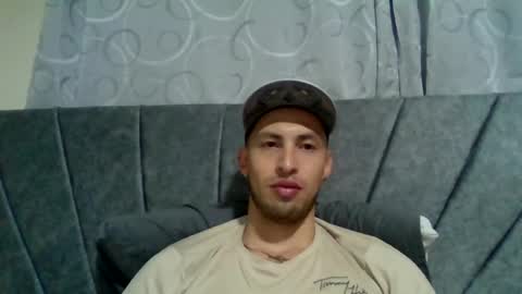 Snapshot of luis_vergon__ chatting on August 6, 1:18 am luis_vergon__ online show from August 6, 1:18 am