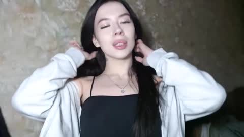 luisa lovedom online show from February 5, 4:00 pm