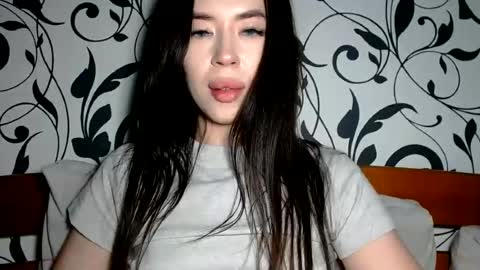 luisa lovedom online show from June 25, 7:07 pm