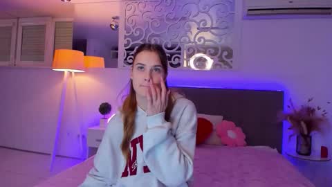 LuisaClover online show from December 1, 2:00 pm