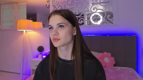 LuisaClover online show from March 25, 3:18 pm