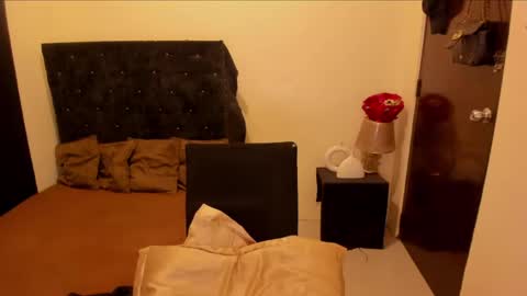 luisaellanor online show from May 16, 10:36 am