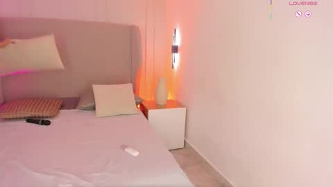 L U I S A online show from February 5, 7:51 pm