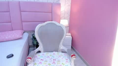 Snapshot of luisajonnes chatting on September 10, 1:44 pm Luisa Jones online show from September 10, 1:44 pm