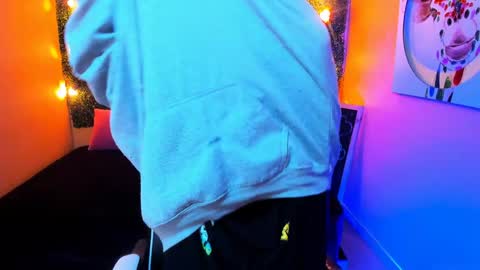 Snapshot of luke_howland chatting on January 13, 8:15 pm Luke online show from January 13, 8:15 pm