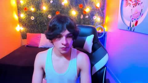 Snapshot of luke_howland chatting on January 20, 8:07 pm Luke online show from January 20, 8:07 pm