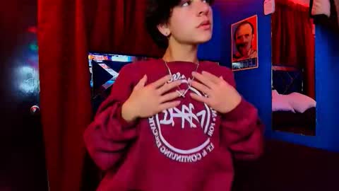 Snapshot of luke_howland chatting on January 10, 1:40 am Luke online show from January 10, 1:40 am