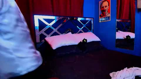 Snapshot of luke_howland chatting on January 13, 12:38 am Luke online show from January 13, 12:38 am