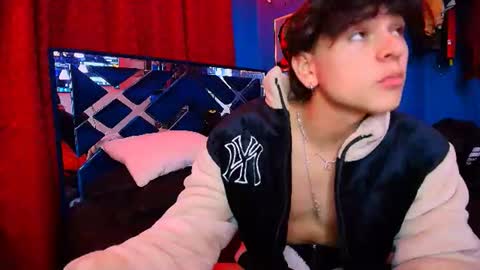 Snapshot of luke_howland chatting on July 19, 12:36 am Luke online show from July 19, 12:36 am