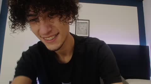 Snapshot of lukeaaron_ chatting on December 4, 3:15 am Luke online show from December 4, 3:15 am