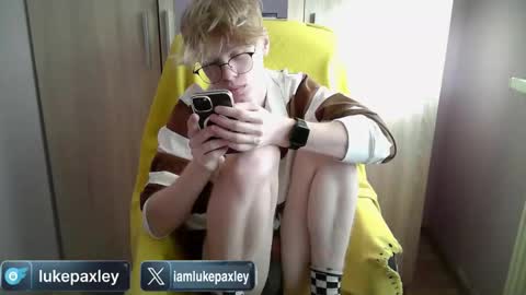 Snapshot of lukepaxley chatting on April 1, 3:31 pm Luke Paxley online show from April 1, 3:31 pm
