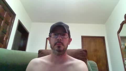 Snapshot of lukz88bigcock chatting on January 18, 2:59 am Luke online show from January 18, 2:59 am