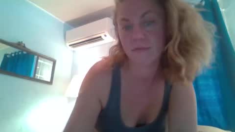 Snapshot of lullabyofbroadway chatting on May 21, 8:38 pm lullabyofbroadway online show from May 21, 8:38 pm