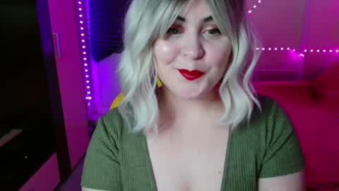 Snapshot of lulovia chatting on April 30, 10:03 pm lulovia online show from April 30, 10:03 pm