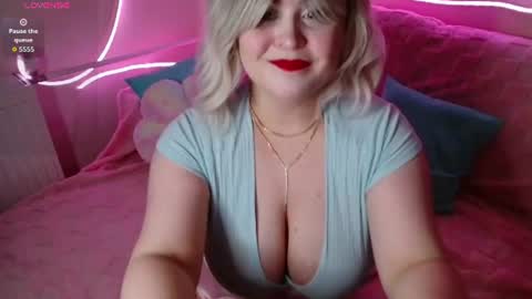 Snapshot of lulovia chatting on July 4, 10:27 pm lulovia online show from July 4, 10:27 pm