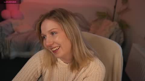 lulu_lovett online show from February 14, 10:59 am