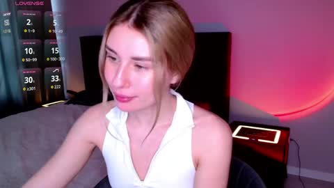 Roxy 3 online show from April 19, 8:24 am